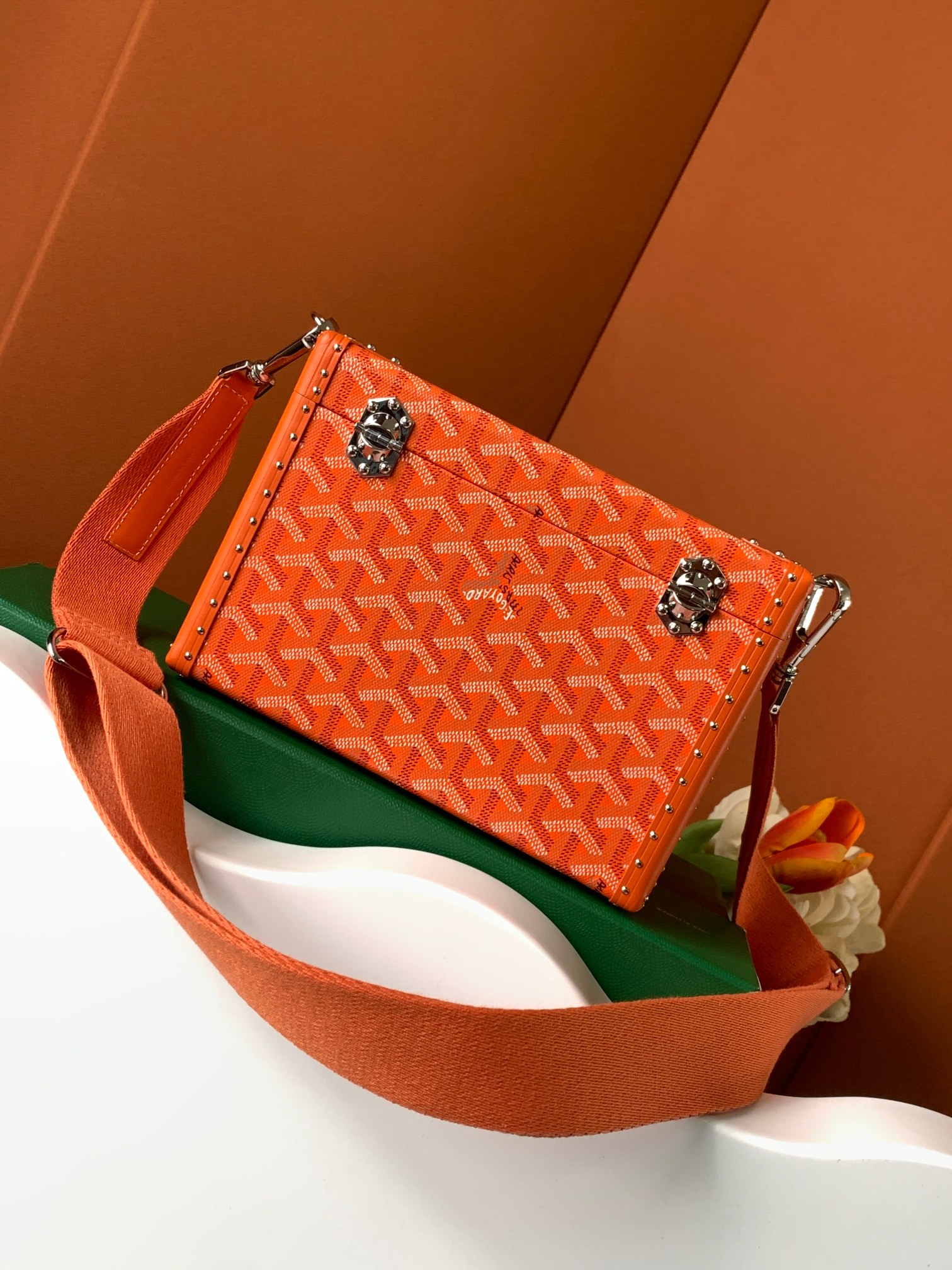 Cassette Trunk Shoulder Bag In Orange